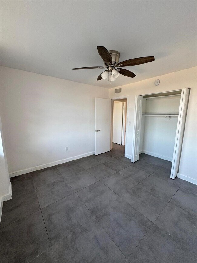 Building Photo - 13390 NE 7th Ave