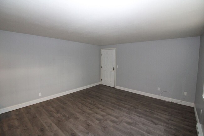 Building Photo - 1 BR/1BA Condo Available- Cricket Brook (D...