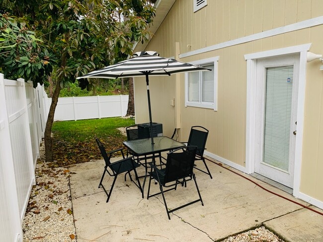 Side porch - 2710 Fern Palm Dr