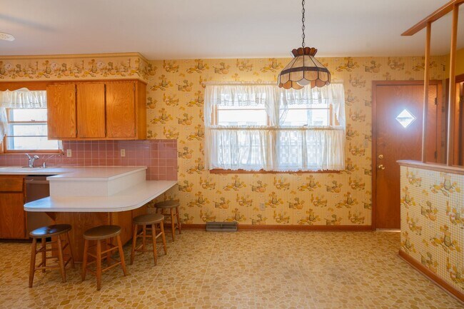 Building Photo - Charming 3 bedroom 1.5 bathroom house in SE Wichita!