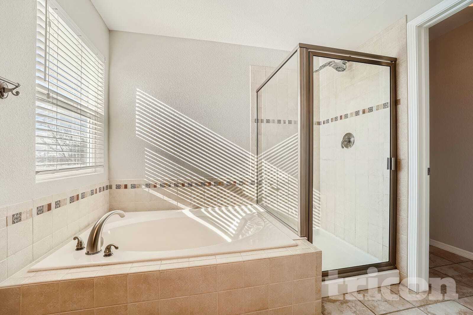 Building Photo - 1220 Sunset Way