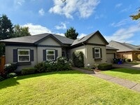 Building Photo - Single Level Cresent Meadows Home