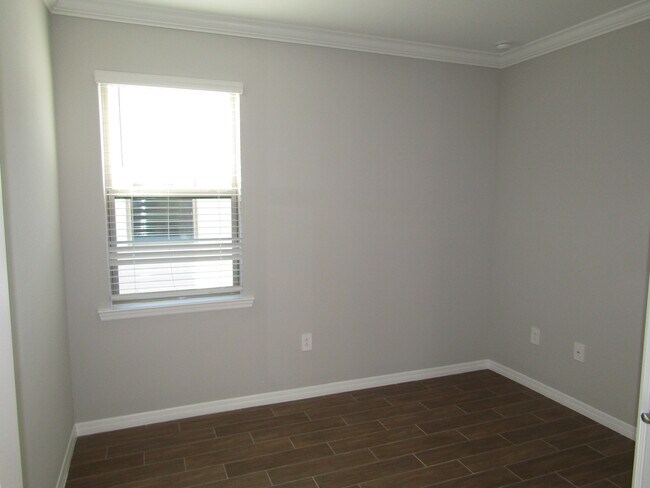 Building Photo - 148 Soliera St