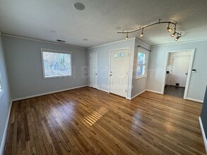 Building Photo - 9545 N Hodge Ave