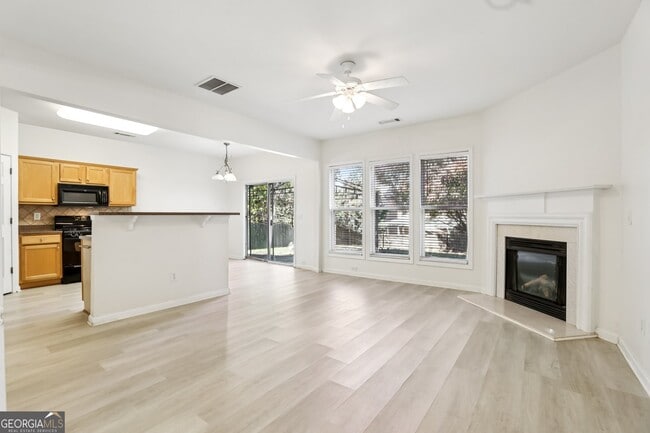 Building Photo - 5940 Bentley Way