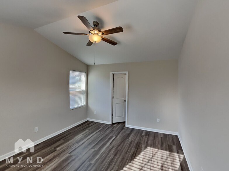 Building Photo - 136 Creekstone Ct