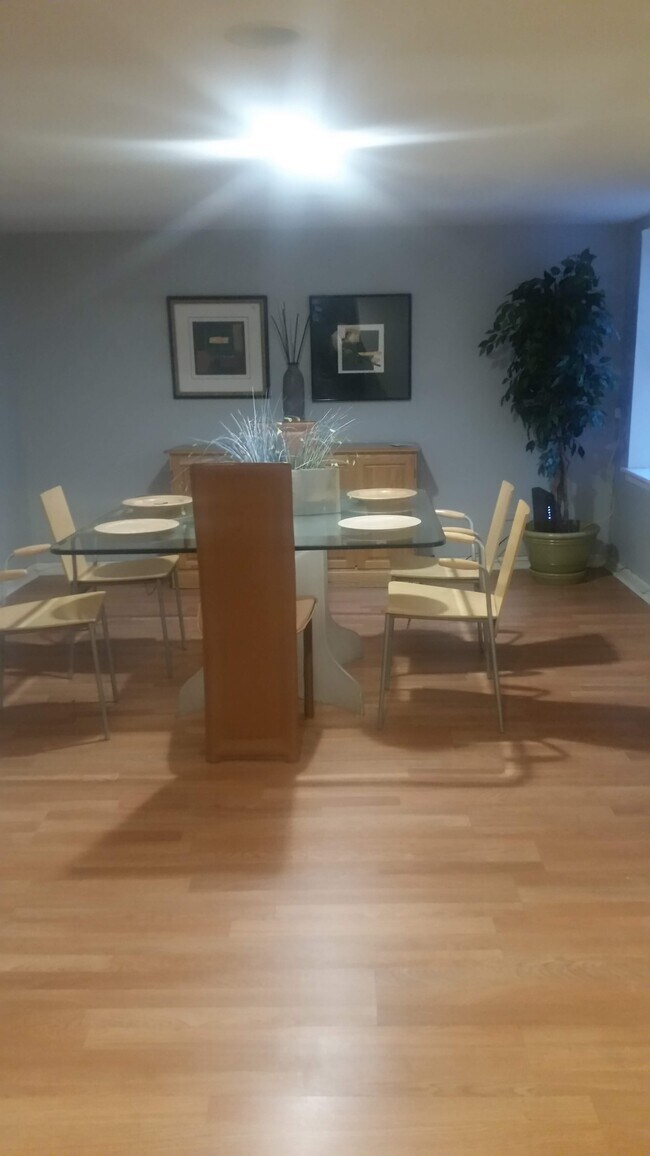 Building Photo - 5017 S Drexel Blvd