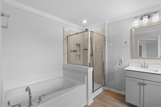 Building Photo - 837 Peony Ln