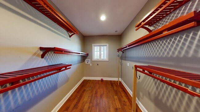 Building Photo - Beautiful county home, ranch with extra bu...