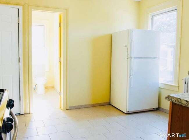 Building Photo - 250 Orange St