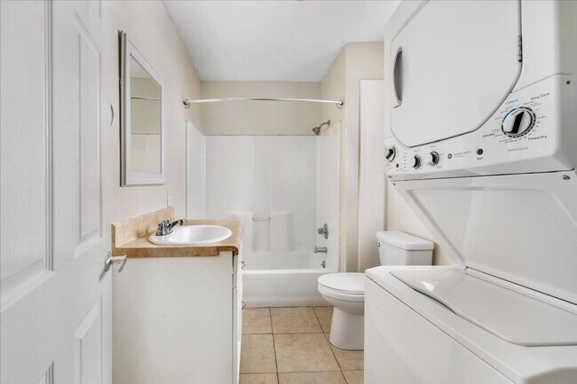 Building Photo - 1709 Le Grand St