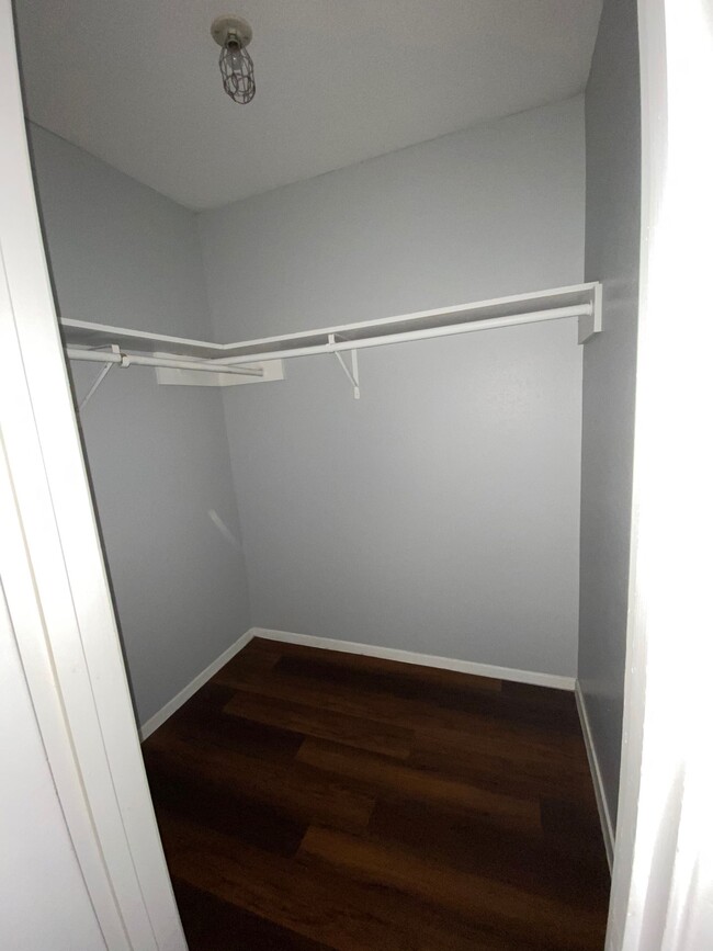 Building Photo - Redwood North — Your Midtown Hideout Near(...