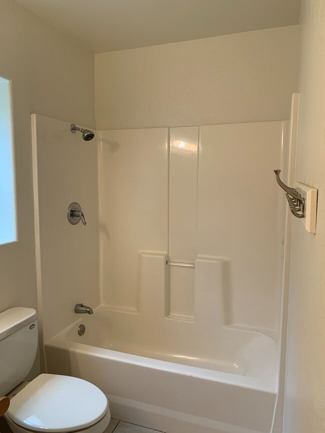 Building Photo - 607e