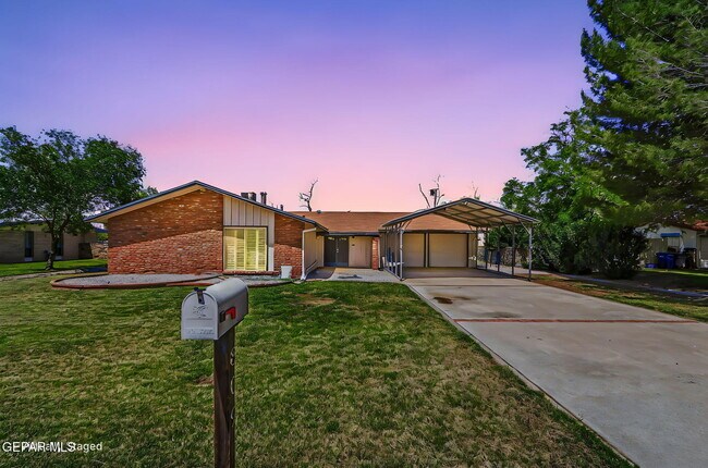 Building Photo - 809 Del Mar Dr