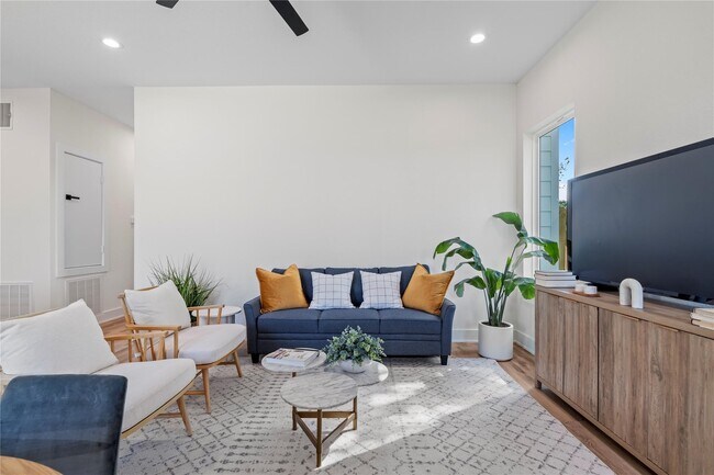 Building Photo - 6532 Weston St