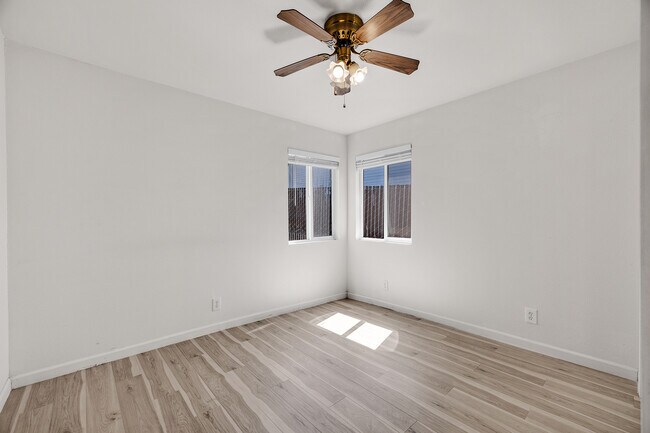Building Photo - 4067 Vineyard Ave