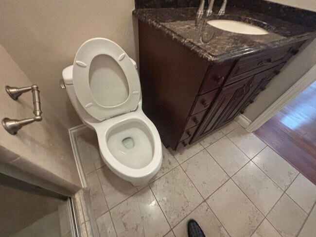 Building Photo - Beautiful 3 bed 2.5 bath townhouse in Spanish Trails!