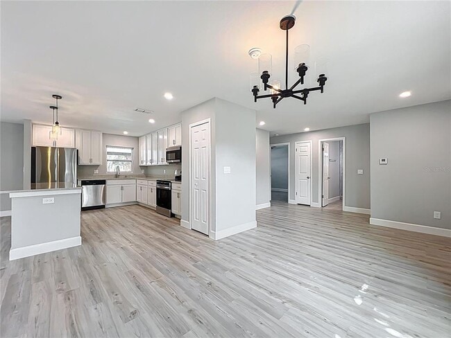 Building Photo - 8676 Hillside Dr