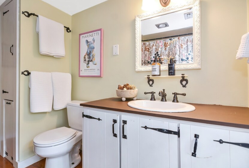 Building Photo - 144 Old Connecticut Path