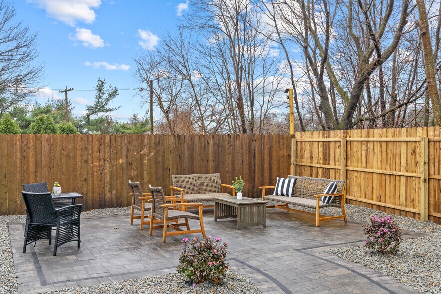 Building Photo - 29 Lion St