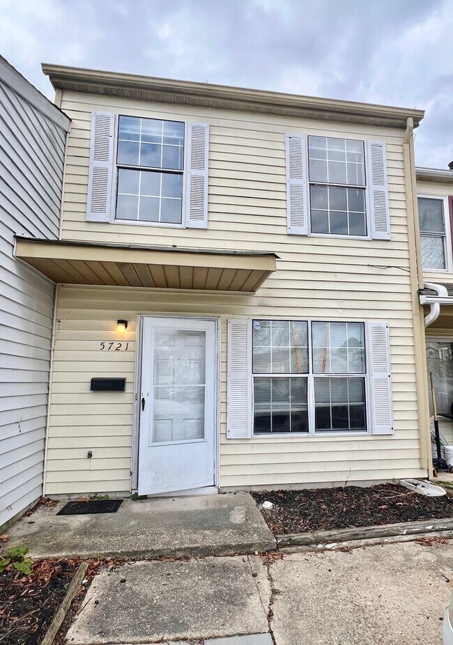 Primary Photo - 2BD/ 2.5BA Townhouse near Town Center! Was...