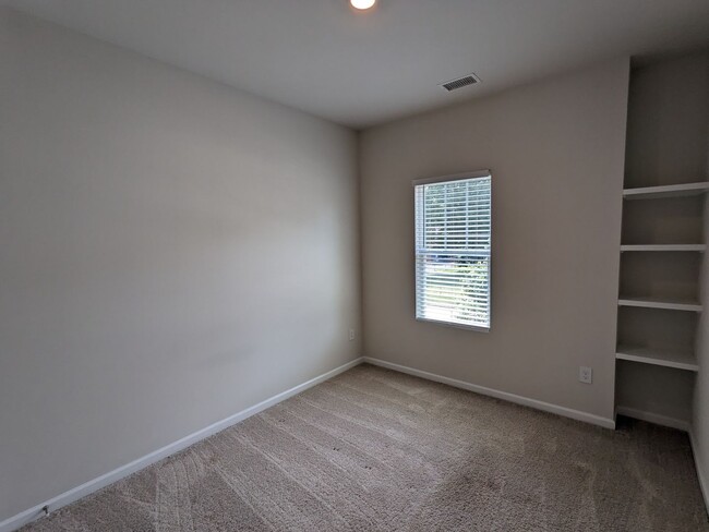 Building Photo - 3 BEDROOM TOWNHOME DOWNTOWN CONCORD-GREENW...