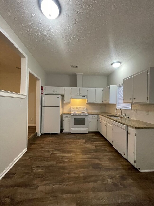 Building Photo - 133 Cedar Ct