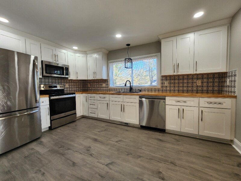 Building Photo - 1020 Woodvale Dr