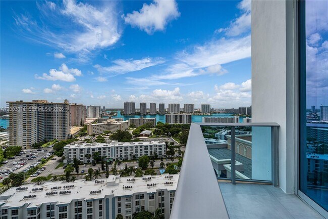 Building Photo - 17550 Collins Ave