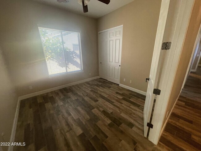 Building Photo - 4263 E Maplewood Ct