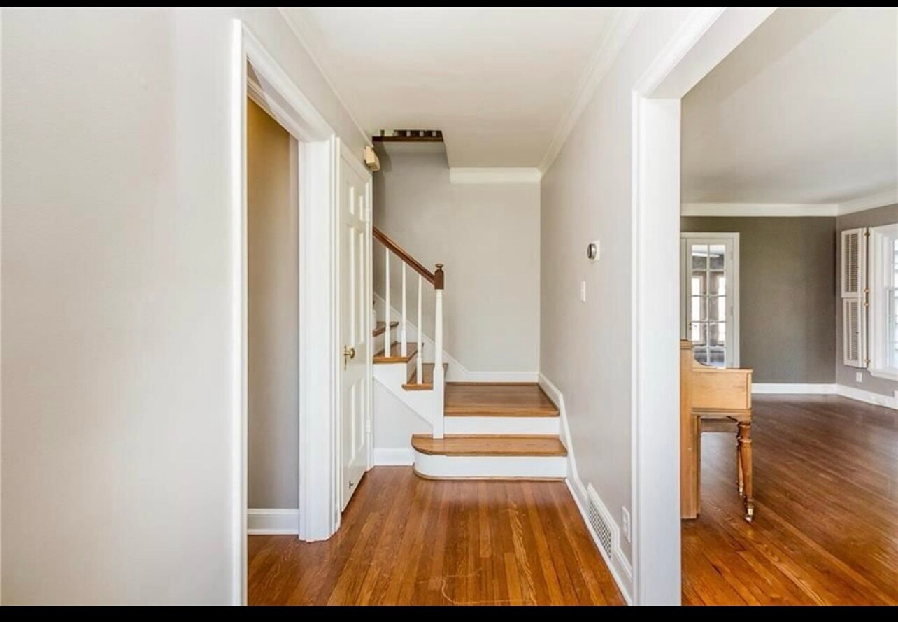 Building Photo - 724 W Gregory Blvd