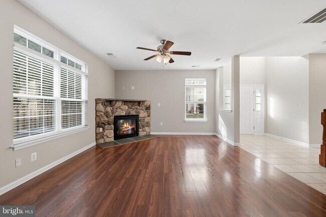 Building Photo - 300 Kintyre Ln