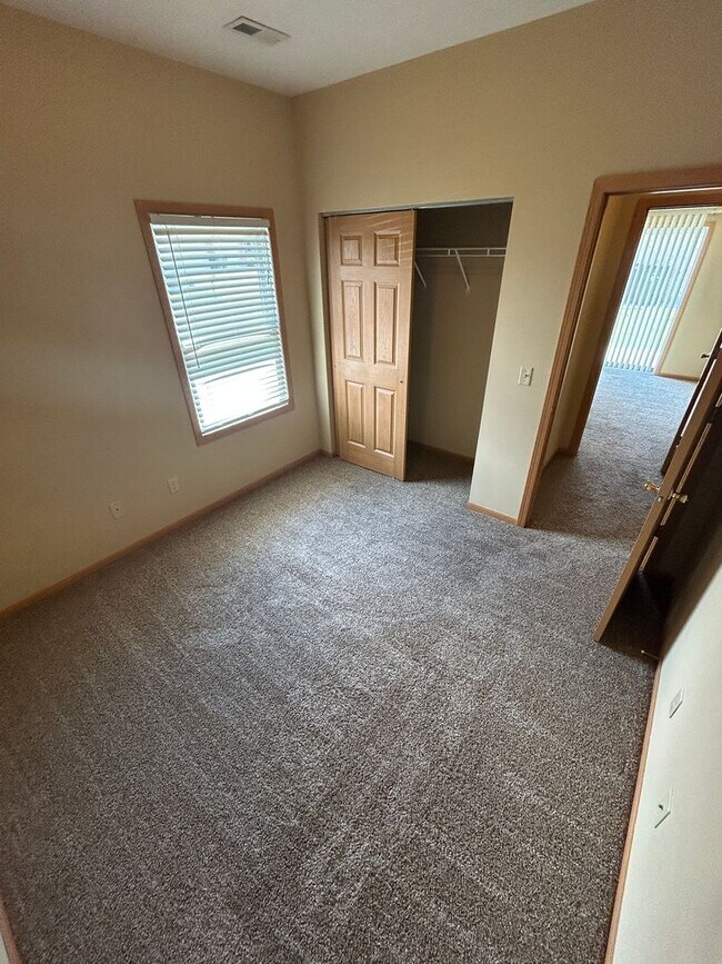 Building Photo - Brick Ranch with 3 Bedrooms, 1.5 Baths, an...