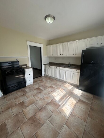 Building Photo - 41 Page St