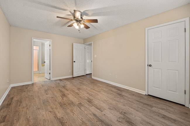 Building Photo - 6787 Chase Cove
