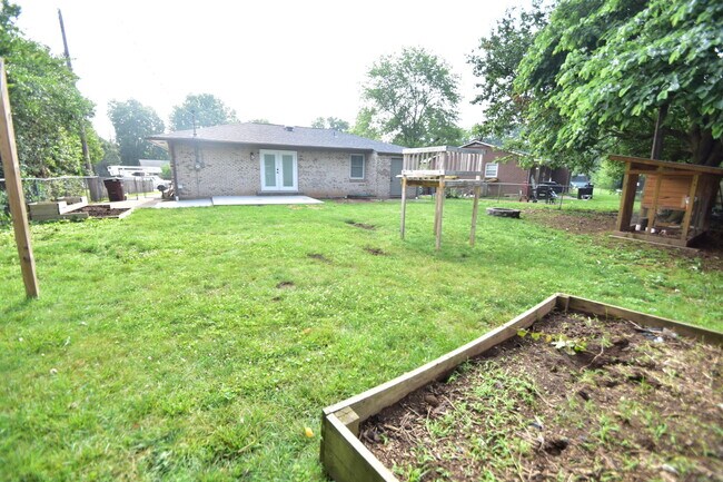 Building Photo - 3805 Wedgewood Ct