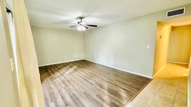 Building Photo - 2 bedroom 2 bath Condo in Temple Terrace a...