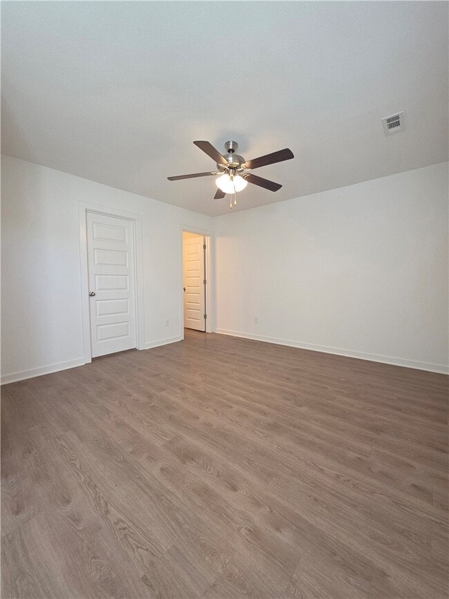 Building Photo - 706 W Loren Dr