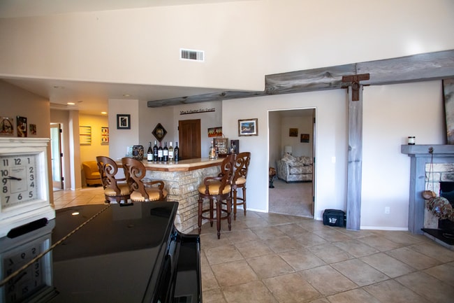 Building Photo - Janin Acers - Pool - Pet Friendly - FURNISHED OR UNFURNISHED