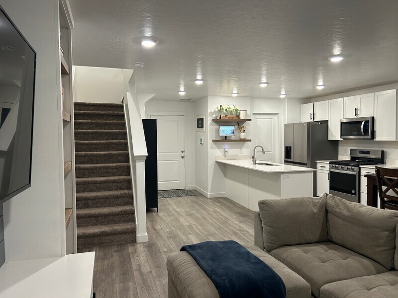 Building Photo - 3908 Orinda Dr