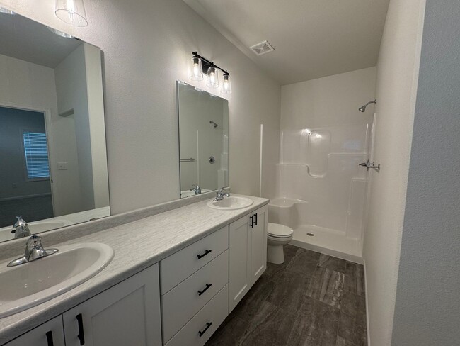 Building Photo - 3-bedroom, 3-bathroom South Fargo Family H...