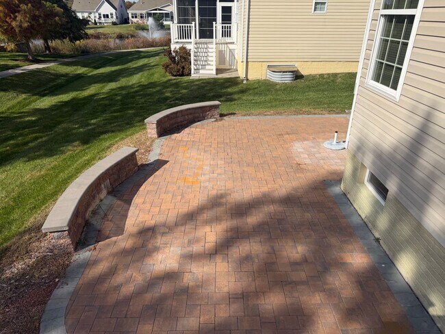 Building Photo - Lovely home in Nassau Grove with finished basement!