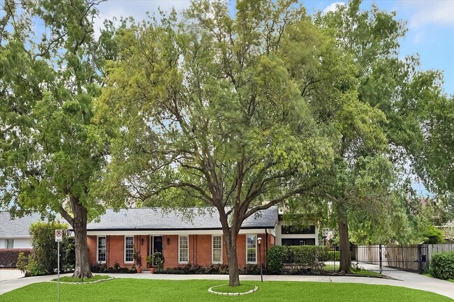 Building Photo - 1902 Chimney Rock Rd