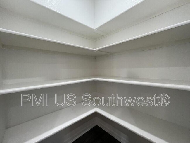 Building Photo - 2259 E Robby