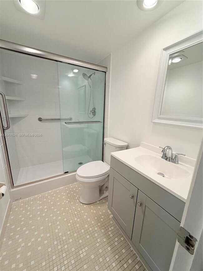 Building Photo - 4020 W Palm Aire Dr