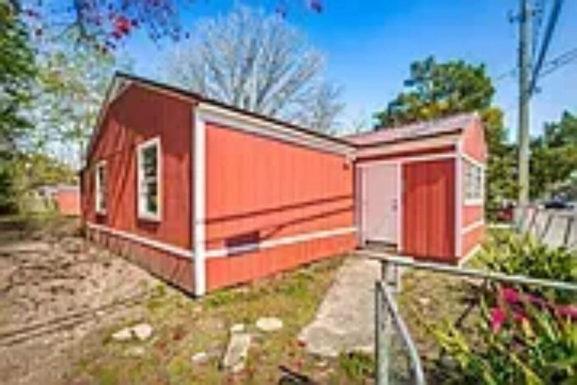 Building Photo - 525 New Berlin Rd