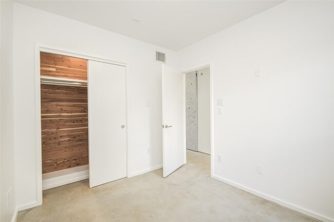 Building Photo - 1315 Lakin St