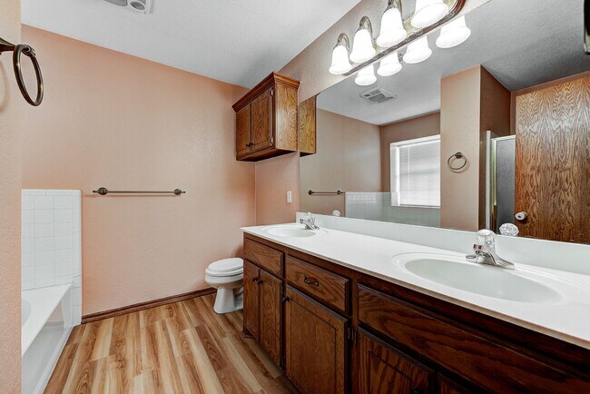 Building Photo - 2908 Astor Dr