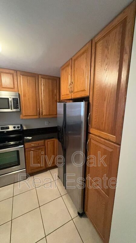 Building Photo - 405-23rd 1/2 23 1/2 St