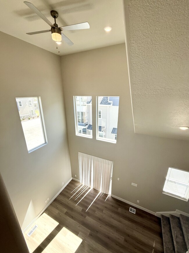 Building Photo - 1063 S 2760 E